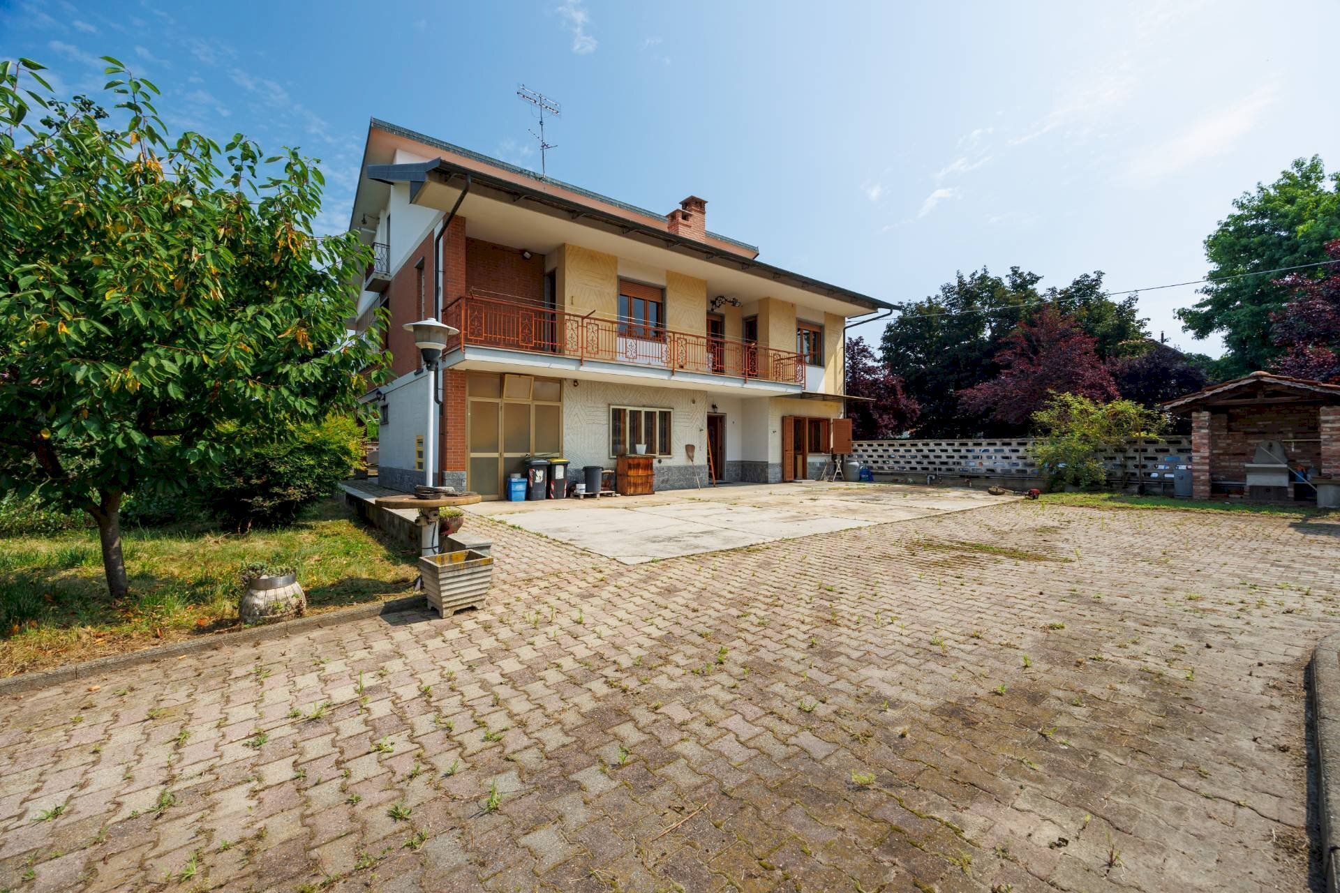 Single Family Villa Via Pietro Berra, Chivasso - photo 2