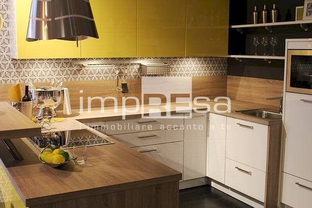 Four-room apartment Viale della Vittoria, Montebelluna - photo 1