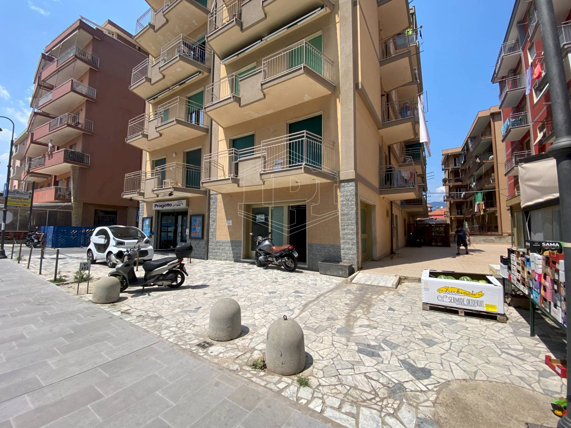 Locale Commerciale Corso Italia, Pietra Ligure - foto 1