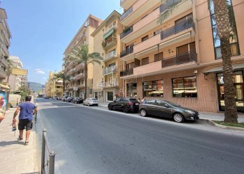 Locale Commerciale Corso Italia, Pietra Ligure - foto 3