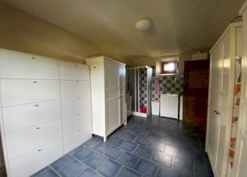 Stanza arredata - Rustico Dogliani - foto 13