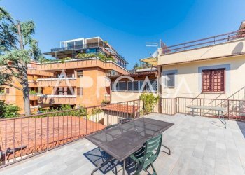 Terrazzo - Trilocale via Feltre, 19, Roma - foto 2