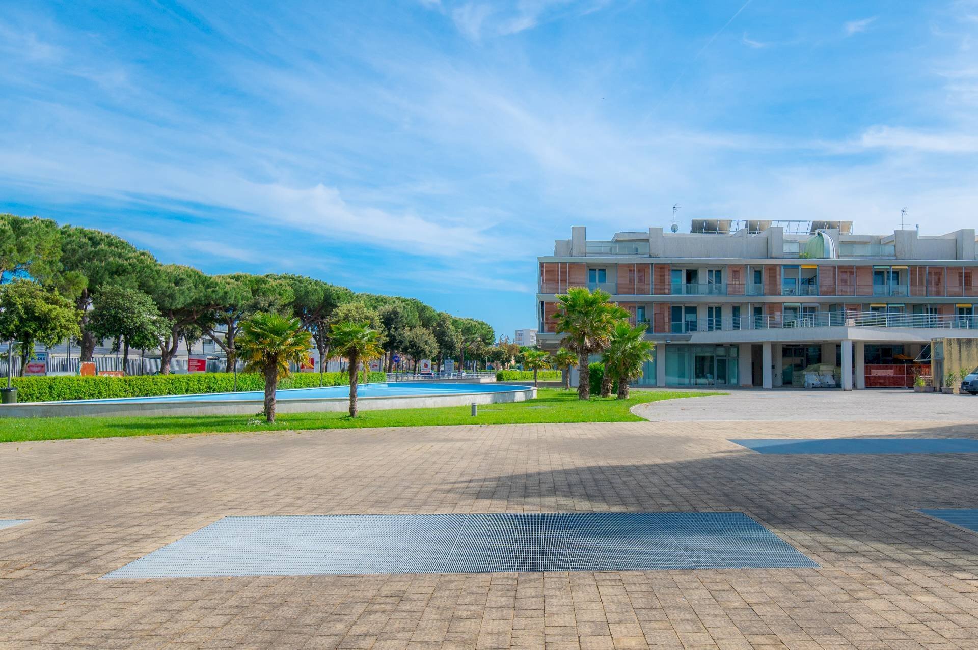 Locale Commerciale Piazza L. Tenco, Jesolo - foto 1