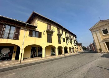 Facciata - Box vicolo del Teatro, 1, Caramagna Piemonte - foto 2