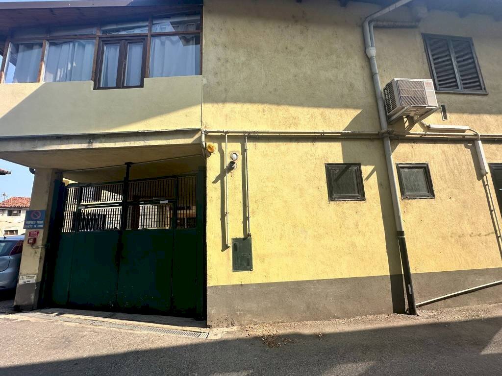 Facciata - Box vicolo del Teatro, 1, Caramagna Piemonte - foto 2