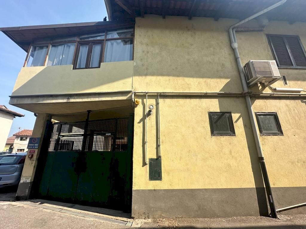 Facciata - Box vicolo del Teatro, 1, Caramagna Piemonte - foto 3