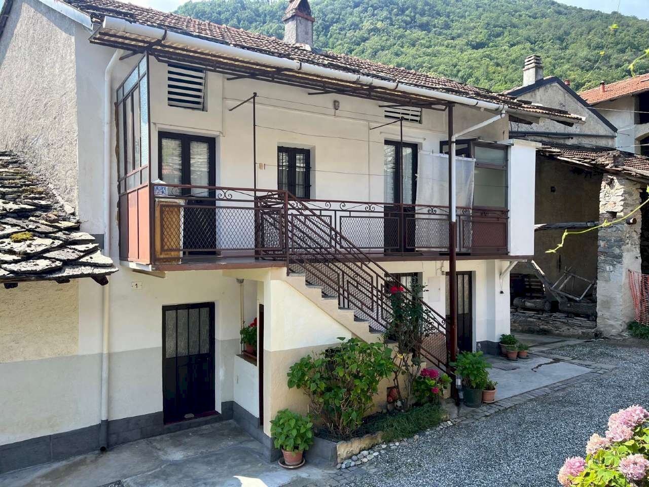 FACCIATA - Four-room apartment via Limbo, 1, Villar Focchiardo - photo 1