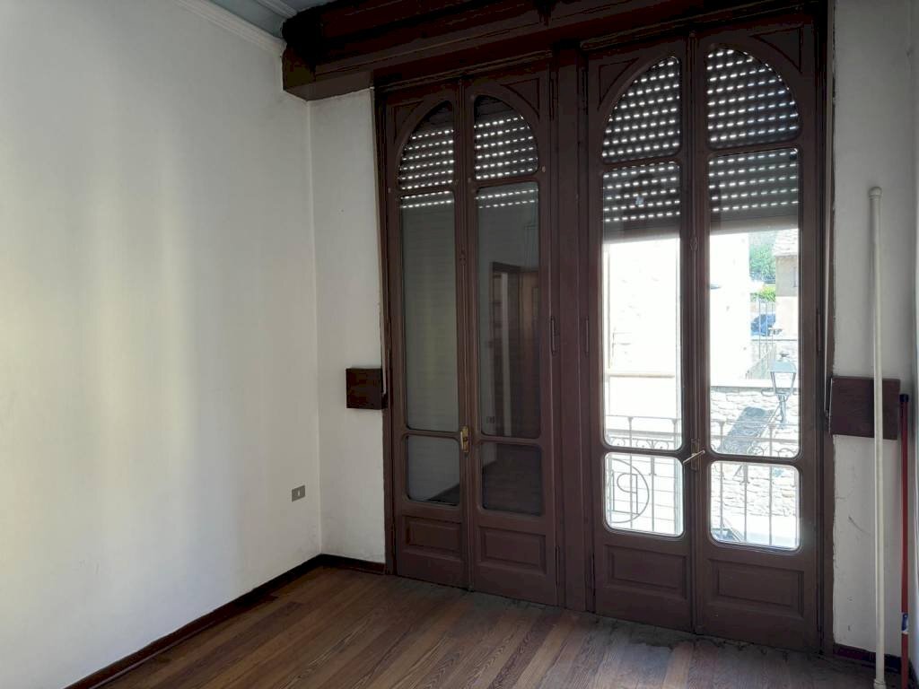 Stanza non arredata - Four-room apartment via Emile Chanoux, 132, Chatillon - photo 3