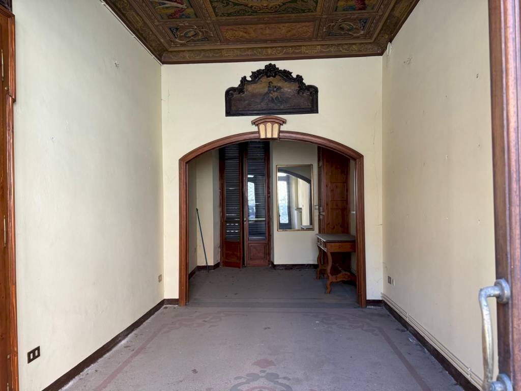 Stanza non arredata - Negozio via Emile Chanoux, 134, Chatillon - foto 1