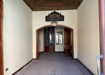 Stanza non arredata - Negozio via Emile Chanoux, 134, Chatillon - foto 1