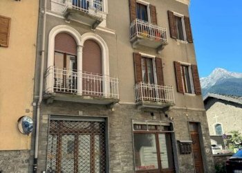 Facciata - Negozio via Emile Chanoux, 134, Chatillon - foto 4