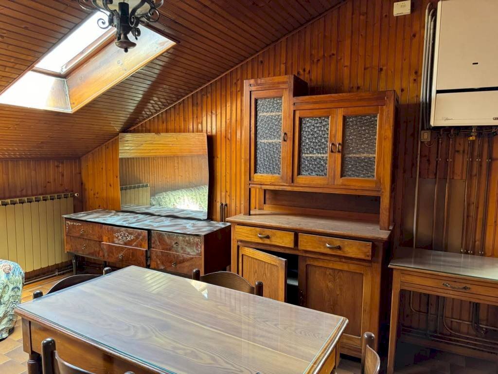 Stanza arredata - Attico via Emile Chanoux, 132, Chatillon - foto 1