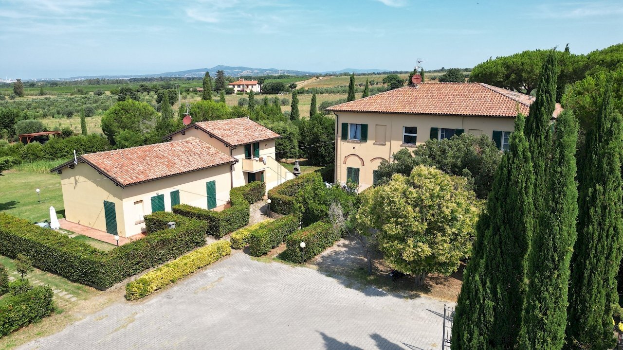vendesi proprieta con parco e piscina cecina livor - Casale Via Gorizia 39, Cecina - photo 2