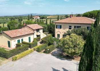 vendesi proprieta con parco e piscina cecina livor - Casale Via Gorizia 39, Cecina - foto 2