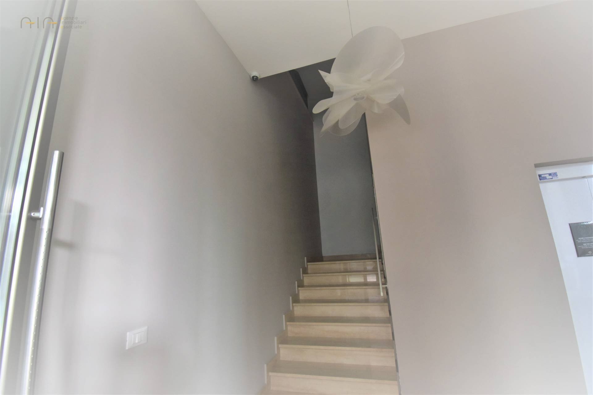 Stable - Palace Via Ponza, Grottammare - photo 3