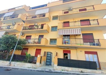 Prospetto - Trilocale via Todaro Comandante, 38, Nizza di Sicilia - foto 1