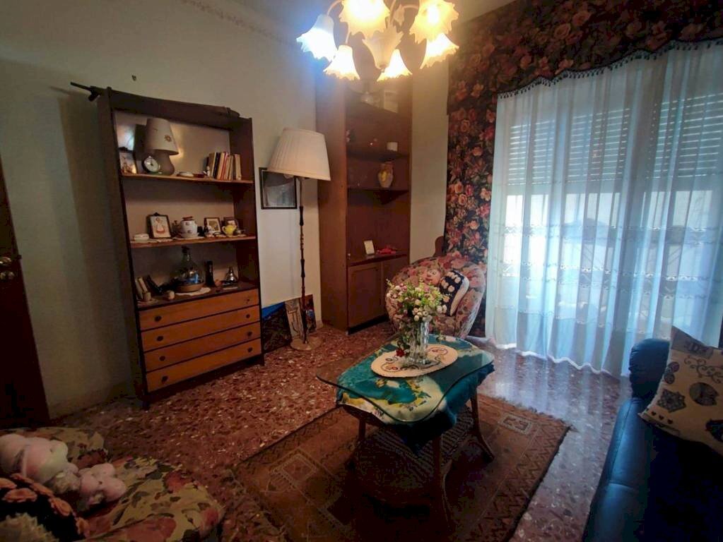 Soggiorno - Four-room apartment largo Bordighera, Catania - photo 3