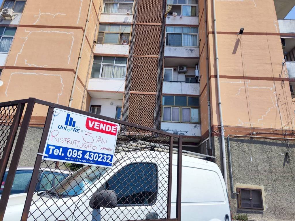 Facciata - Trilocale via Palermo, Catania - foto 1