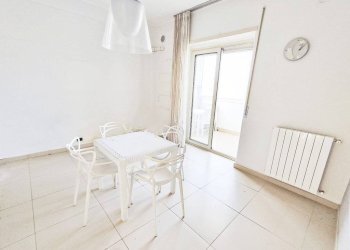 Stanza arredata - Trilocale via Palermo, Catania - foto 9