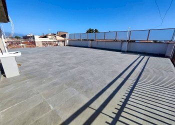Terrazza sovrastante - Quadrilocale via Lorenzo Calanna, Valverde - foto 21