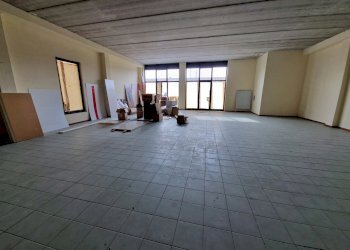 20240530_090849.jpg - Locale Commerciale Viale Giacomo Puccini, Lucca - foto 6