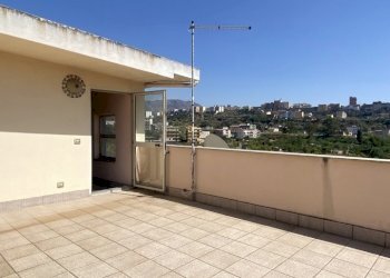 IMG_3977.jpg - Villa Via Spirito Santo 289, Reggio di Calabria - photo 1