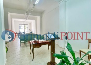 WhatsApp Image 2024-08-01 at 18.40.28 (3)_risultat - Commercial Premises Via Lazio 21A, Lecce - photo 6