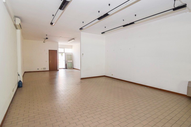 Shop Reggio nell'Emilia - photo 2