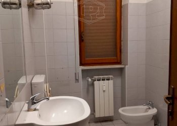 Locale Commerciale Via Scarpa, Savona (zona Centro) - foto 13