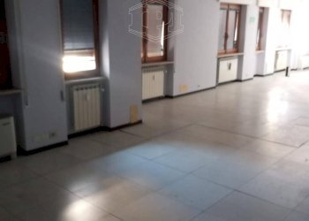 Locale Commerciale Via Scarpa, Savona (zona Centro) - foto 4