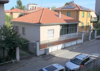 Villa Via Ippolito Nievo, Rho - foto 1