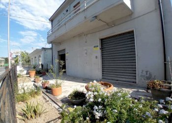 dettagli - Locale Commerciale Strada Statale 5 61, Scafa - foto 4