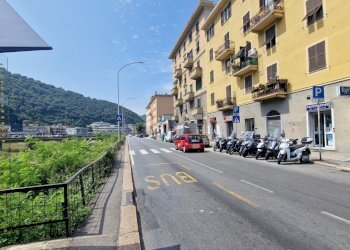 esterno 2.jpg - Locale Commerciale Via Piacenza 100, Genova - foto 1