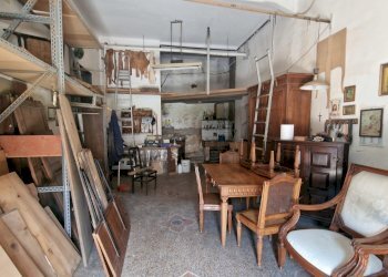 interni negozio 1.jpg - Locale Commerciale Via Piacenza 100, Genova - foto 5