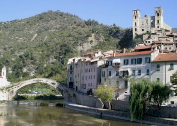 Vista - Negozio via Patrioti Martiri, Dolceacqua - foto 1