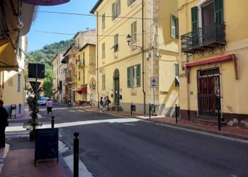 Zona - Negozio via Patrioti Martiri, Dolceacqua - foto 23