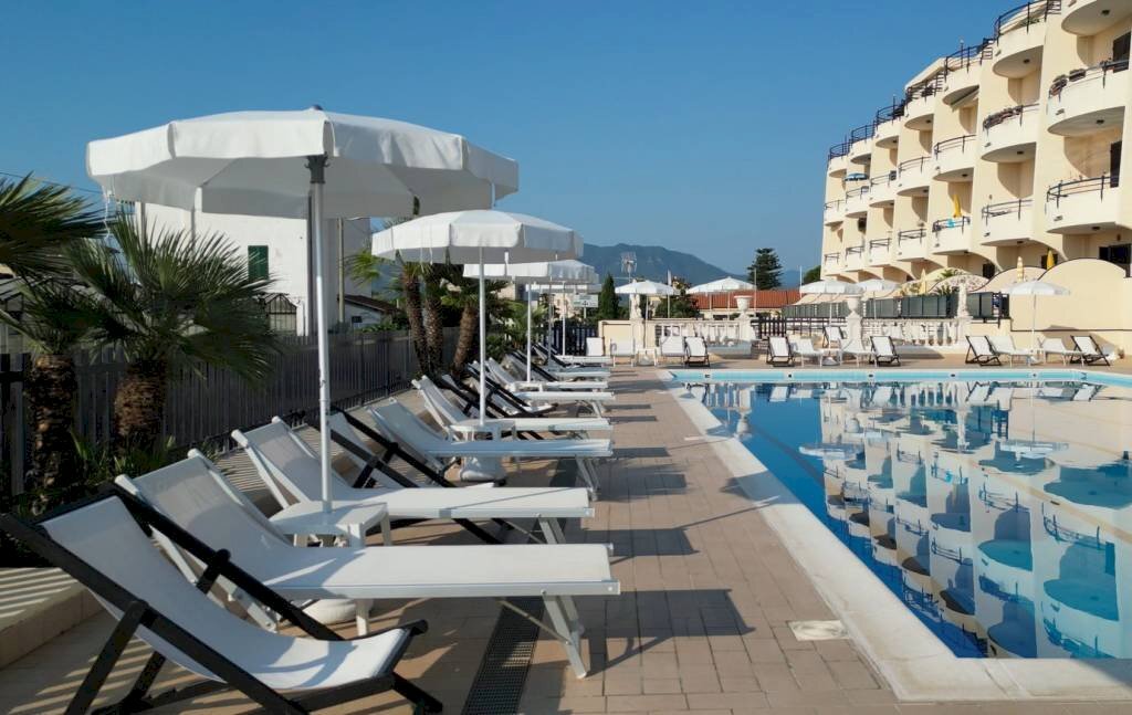 Piscina - Palestra e Impianti Sportivi Ceriale - foto 2