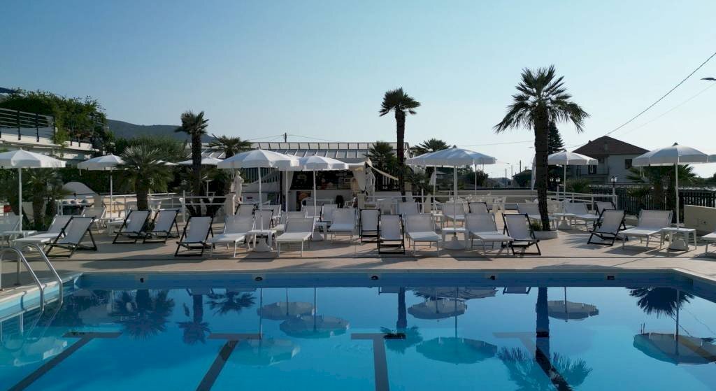 Piscina - Palestra e Impianti Sportivi Ceriale - foto 3