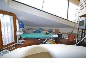 Stanza arredata - Villa Coriano - foto 9