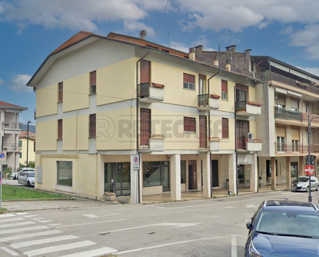 Retecasa_Cornedo - Commercial Premises Piazza G. Mazzini 26, Trissino - photo 1