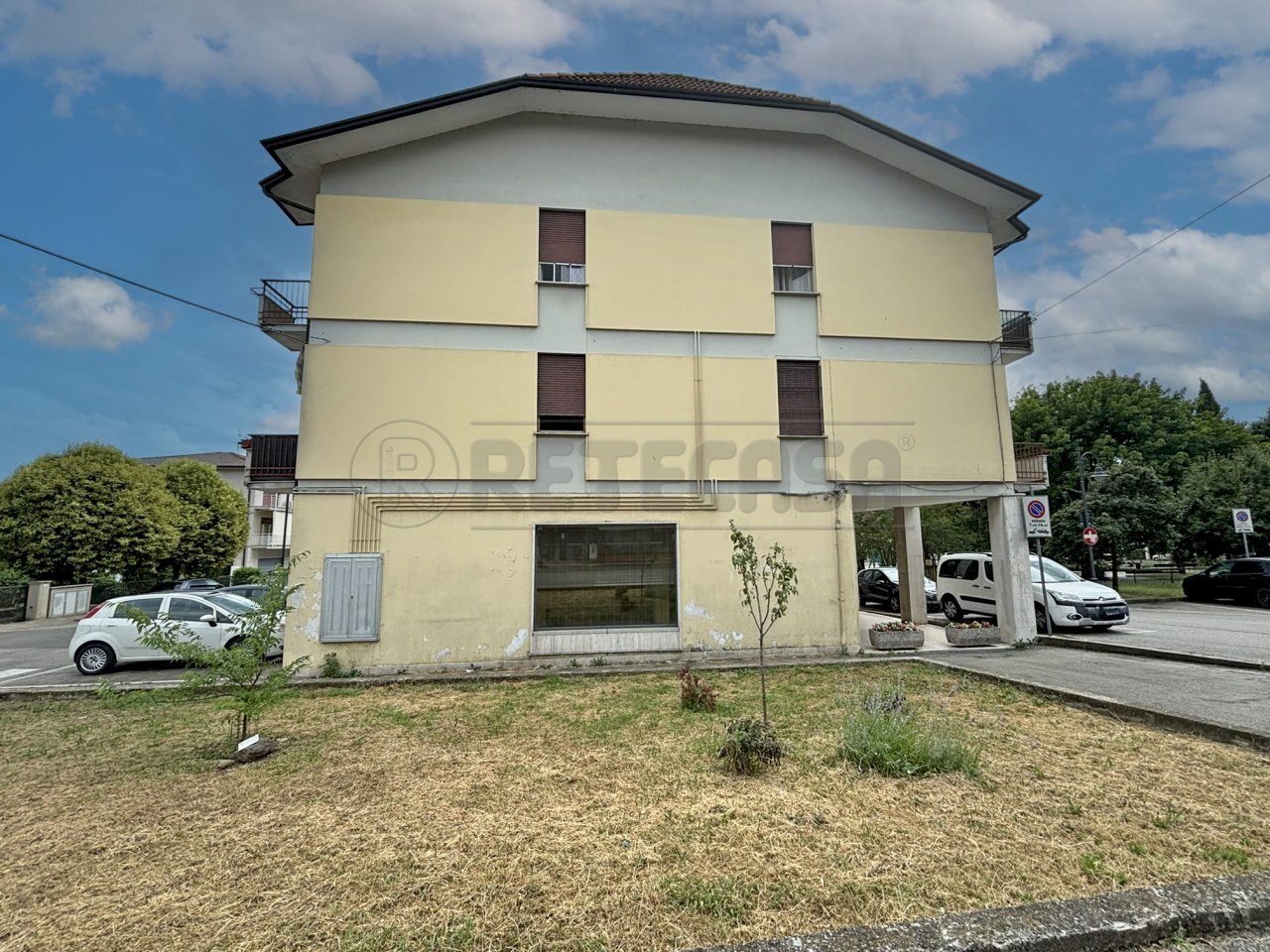 Retecasa_Cornedo - Commercial Premises Piazza G. Mazzini 26, Trissino - photo 2