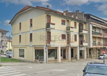 Retecasa_Cornedo - Locale Commerciale Piazza G. Mazzini 26, Trissino - foto 1