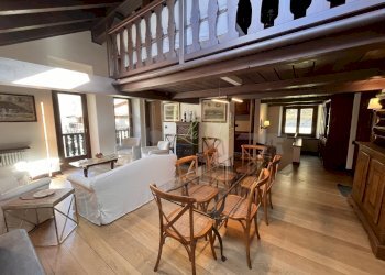 AFFITTO COURMAYEUR: zona giorno e sala pranzo - Appartamento Regione Belvedere 4, Courmayeur - foto 1