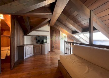 AFFITTO COURMAYEUR: soppalco salotto - Appartamento Regione Belvedere 4, Courmayeur - foto 22