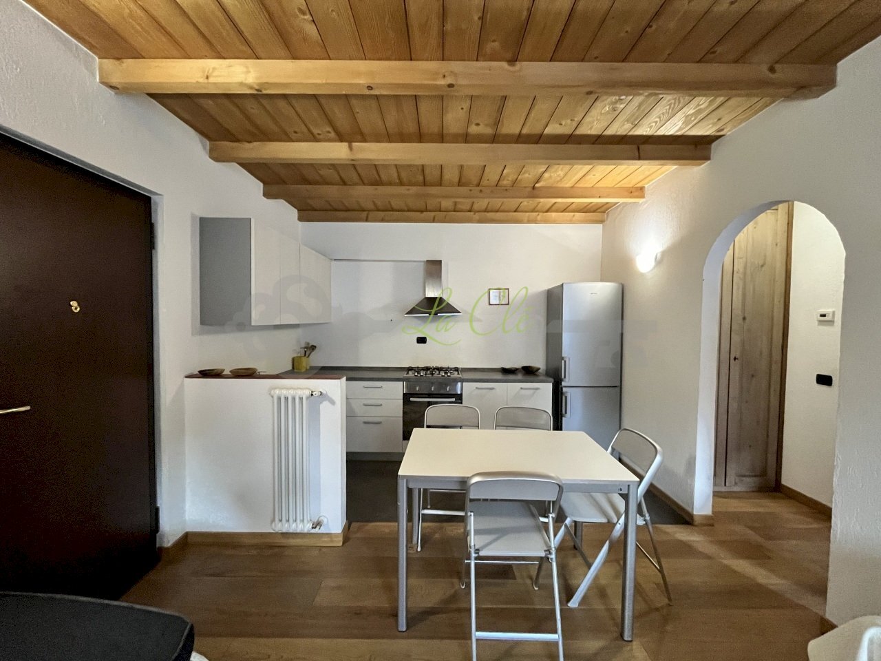 VENDITA COURMAYEUR: salotto con camino e sala da p - Three-room apartment Strada Larzey - Entrèves 28, Courmayeur - photo 1