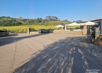 02.jpg - Restaurant Strada Tiberina Nord, Perugia - photo 2