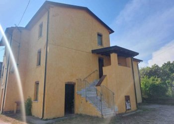 0c4a1fe4-7b3e-4432-9f52-181ca8b42f16.jpg - Townhouse Via Paradiso 3, Castelnuovo Magra - photo 1