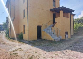 1013019f-bbe9-438b-9322-52e518264d65.jpg - Townhouse Via Paradiso 3, Castelnuovo Magra - photo 2