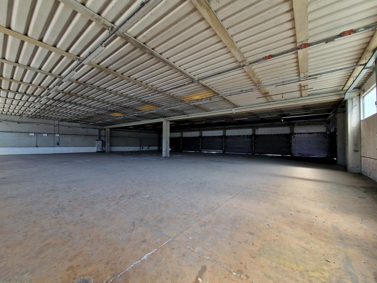 20240527_104447.jpg - Locale Commerciale Via Angelo Orzali, Lucca - foto 2