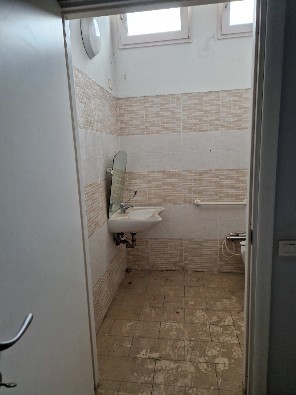 20240403_105718.jpg - Locale Commerciale Via Angelo Orzali, Lucca - foto 3